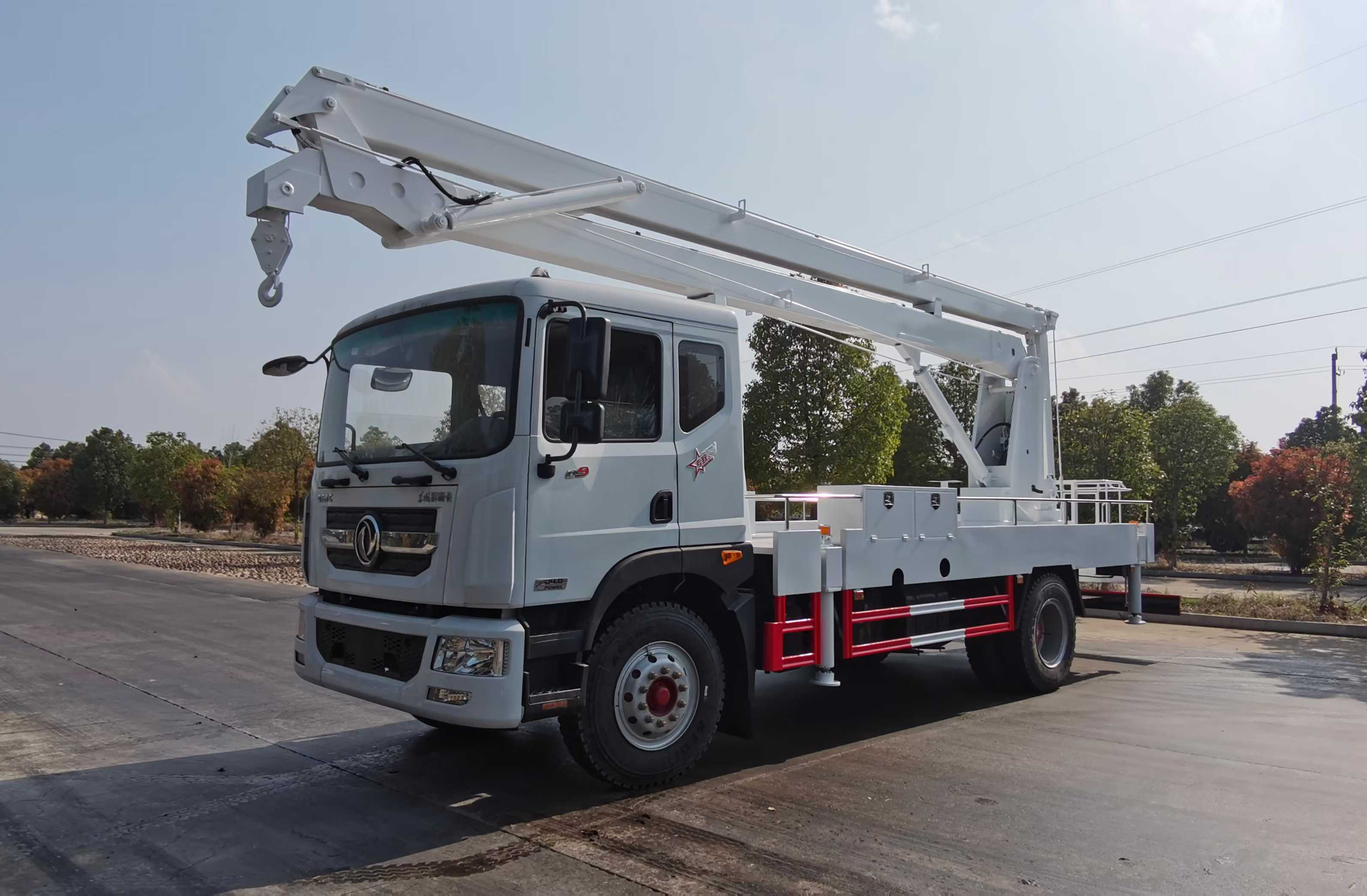 東風(fēng)多利卡21米折臂高空作業(yè)車